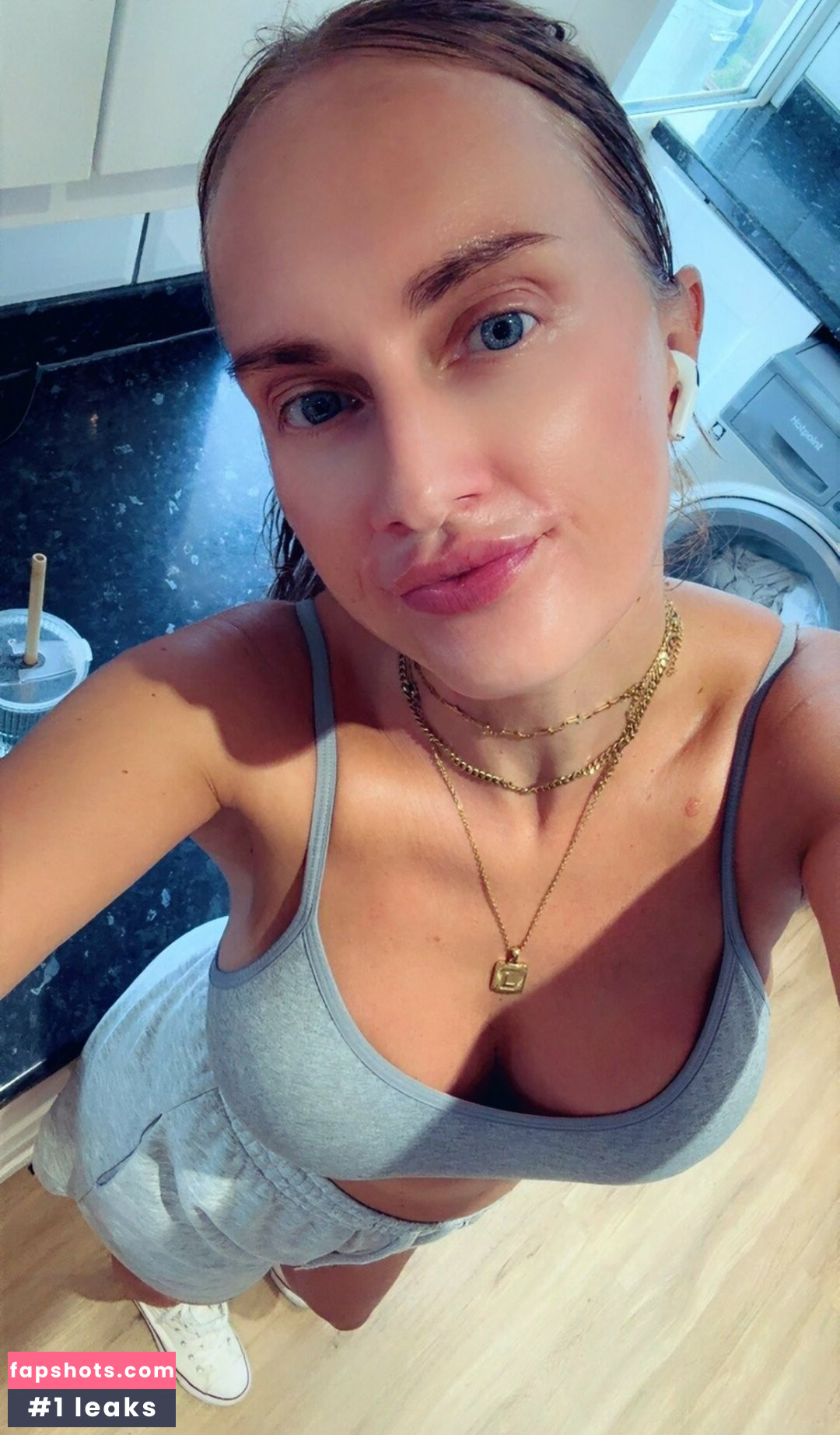 Lina H gallery photo #27