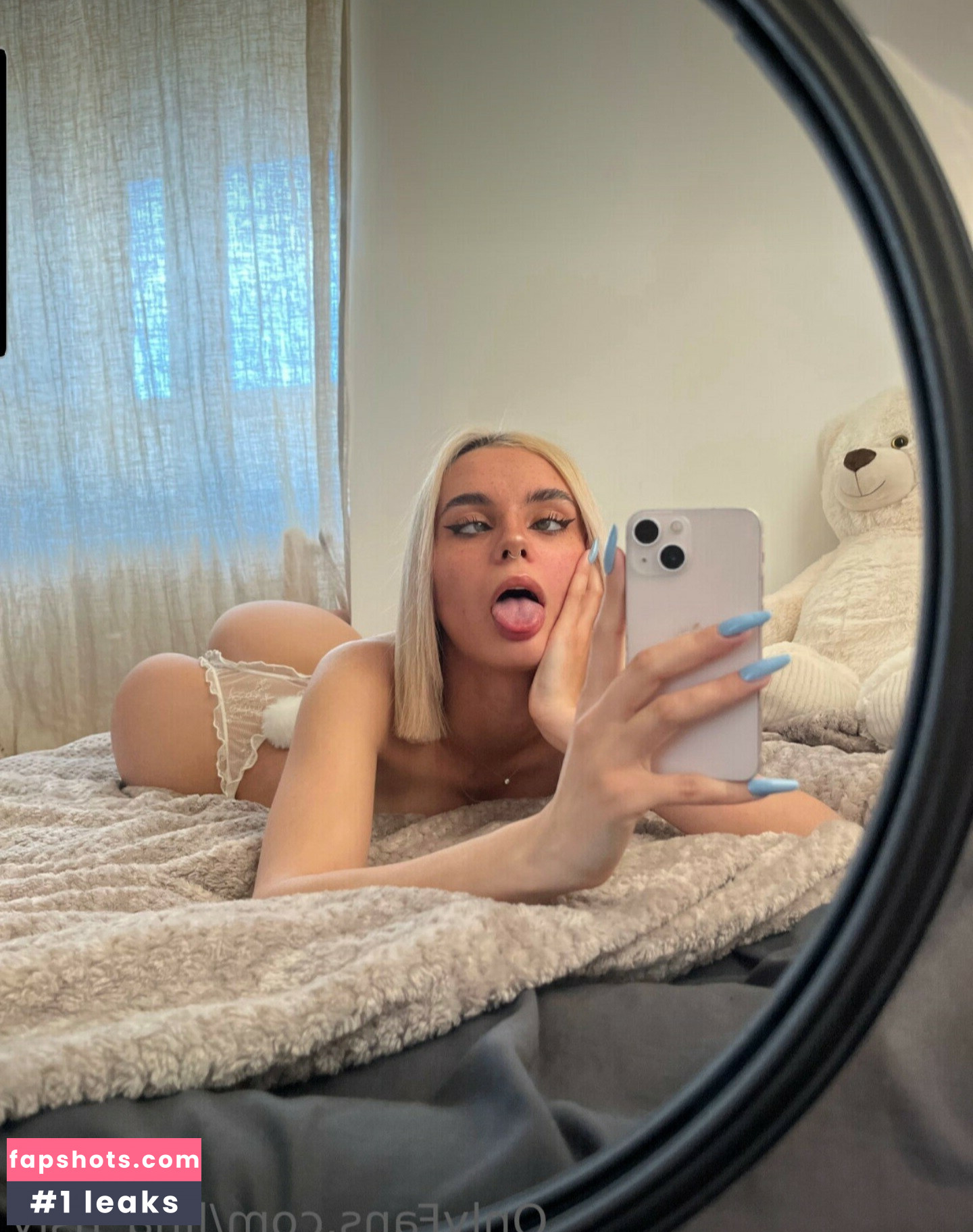 Lina Hsly gallery photo #9