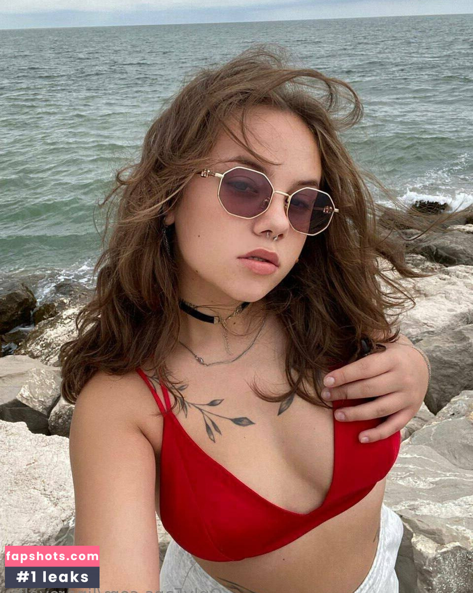 linaroyalty gallery photo #30