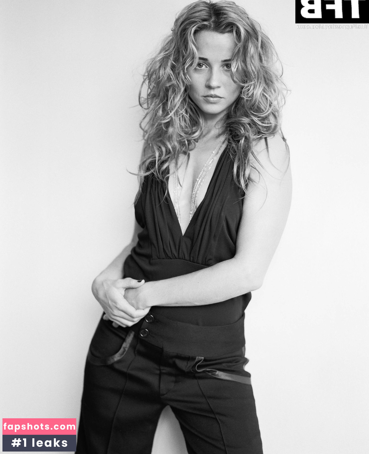 Linda Cardellini gallery photo #47