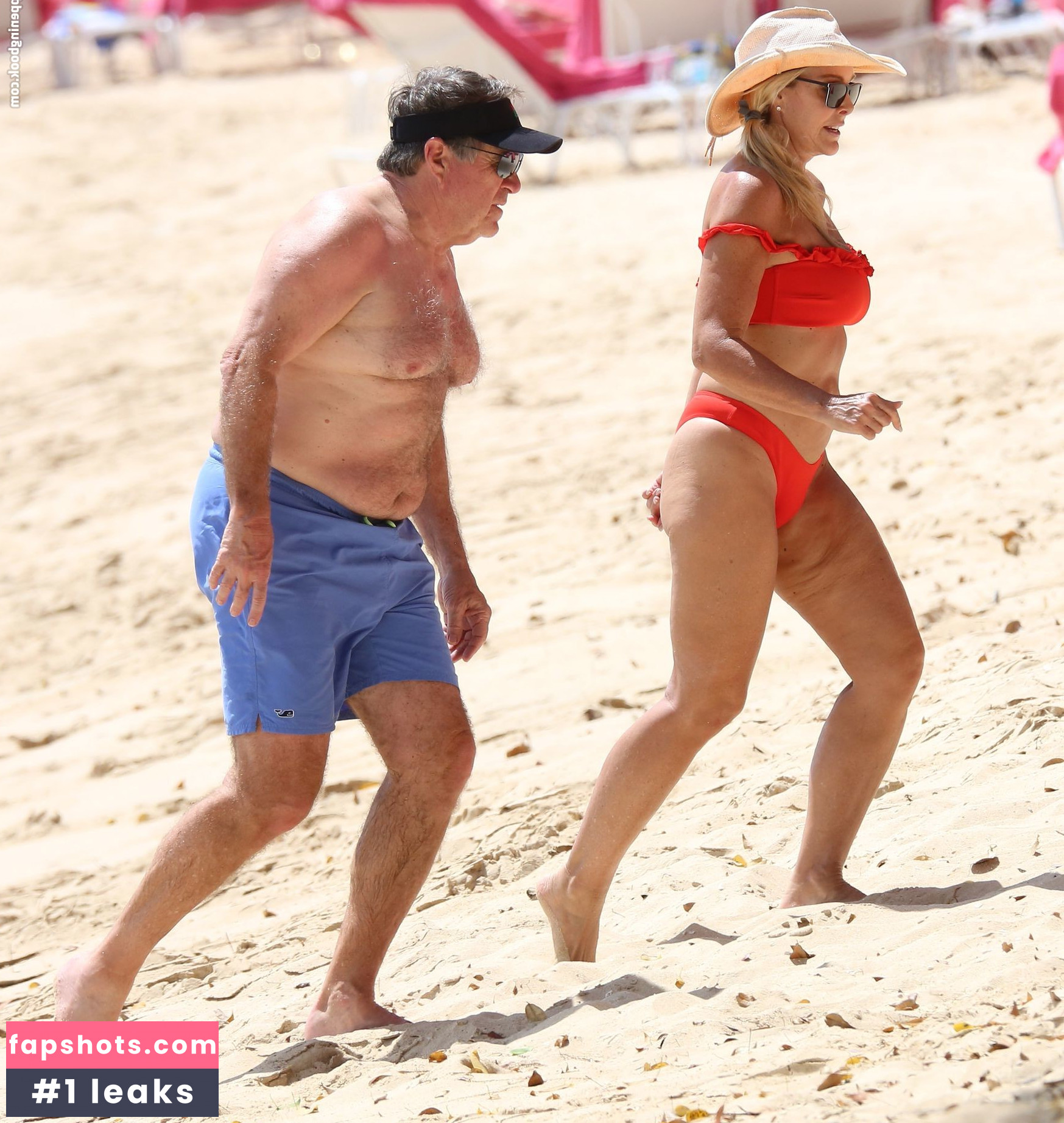 Linda Holliday Nude Leaks OnlyFans Photos #8 - LeakJerk