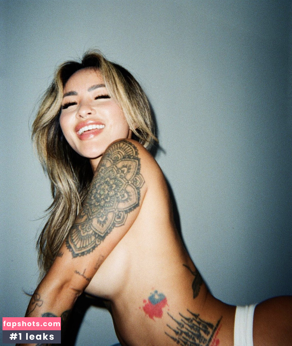 Linda Lan gallery photo #2