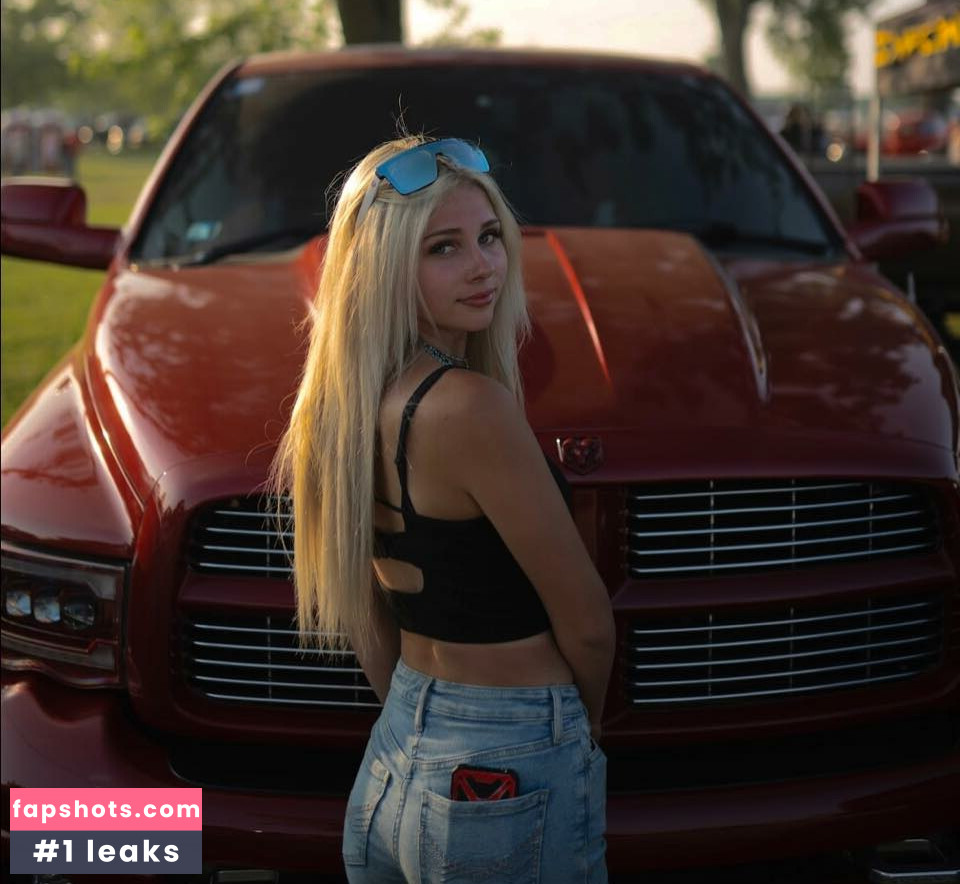 Lindsay Bercosky nude babe gallery