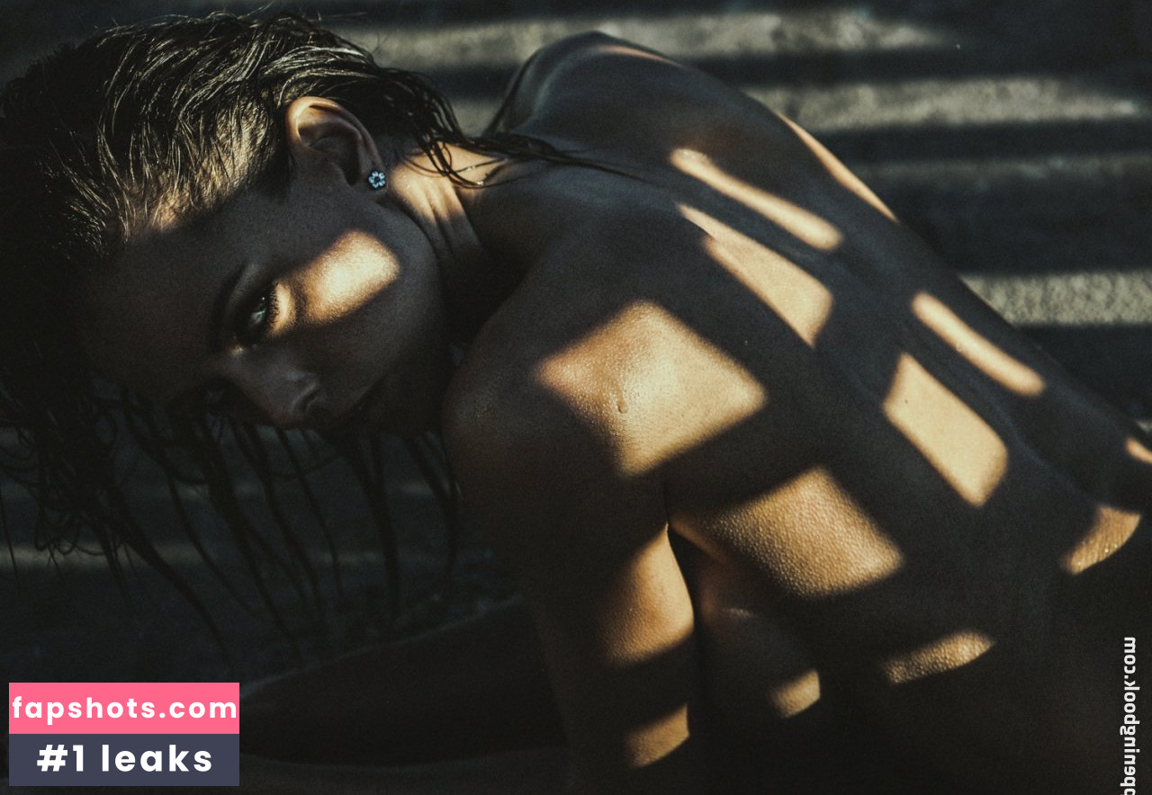 Lindsay Hancock Nude Leaks OnlyFans Photos #6 - LeakJerk