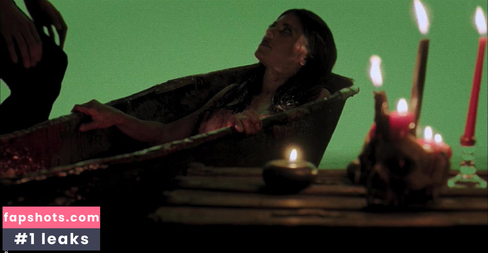 Lindsay Hartley gallery photo #4