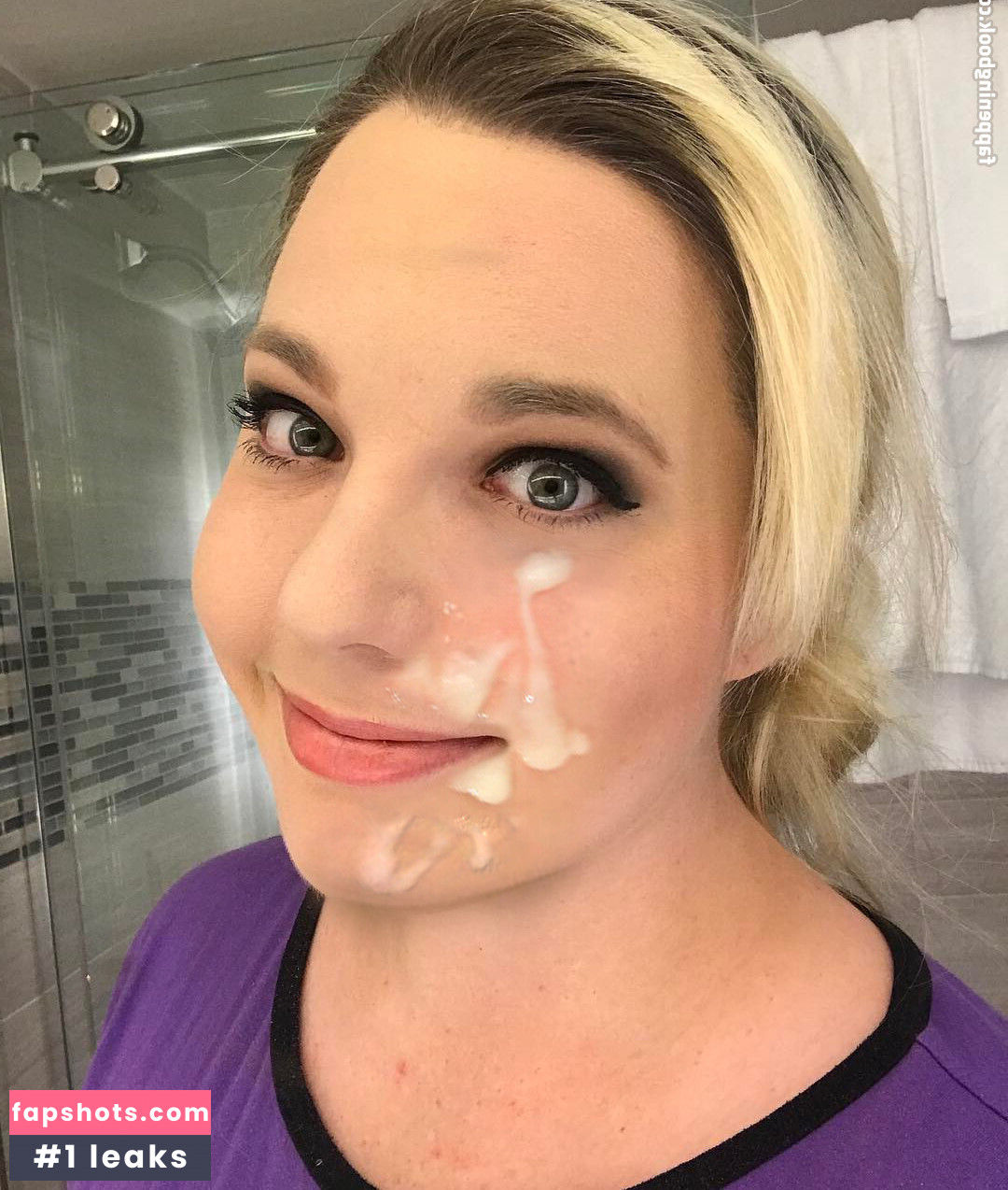 Lindsay Jones gallery photo #14