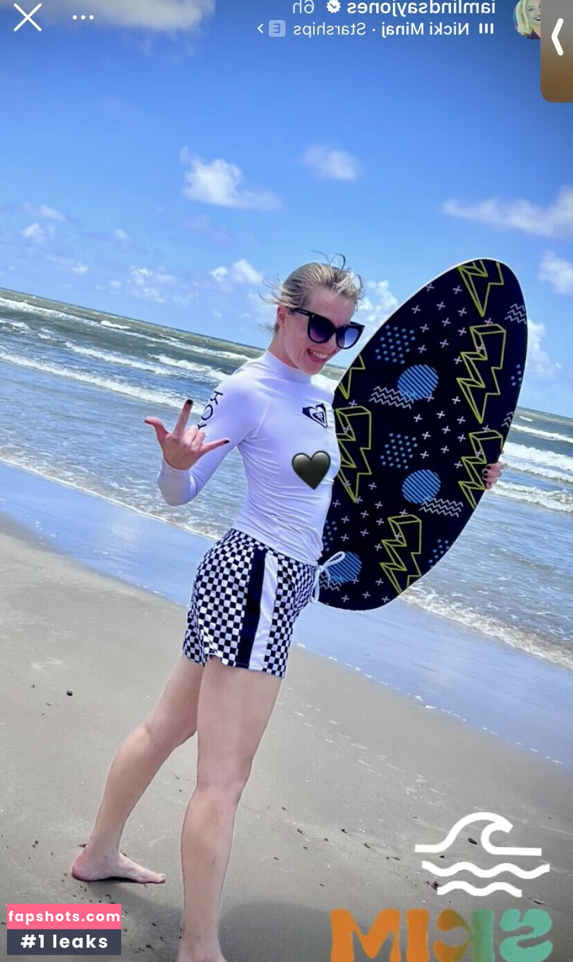 Lindsay Jones gallery photo #21