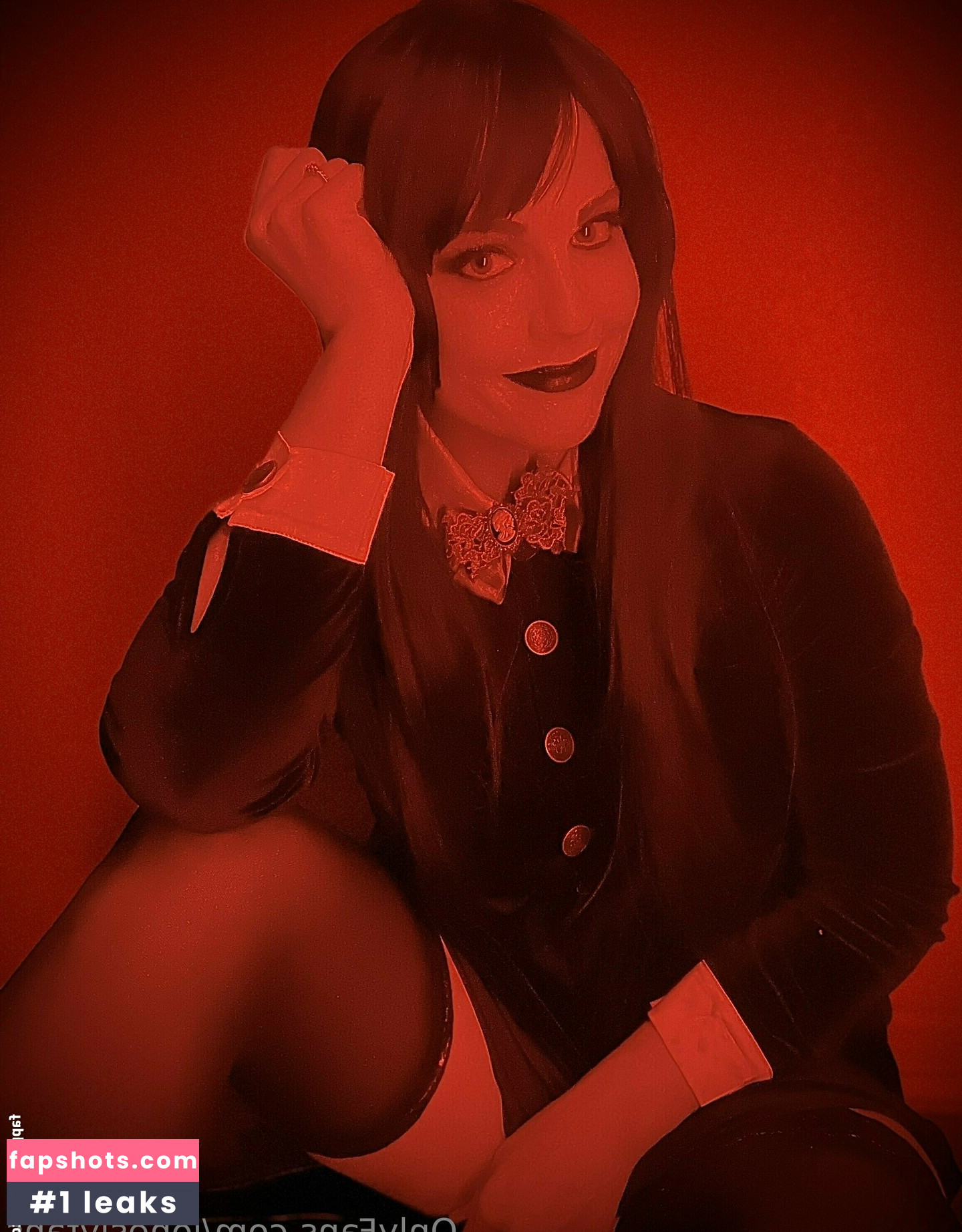 Lindsay Jones gallery photo #22