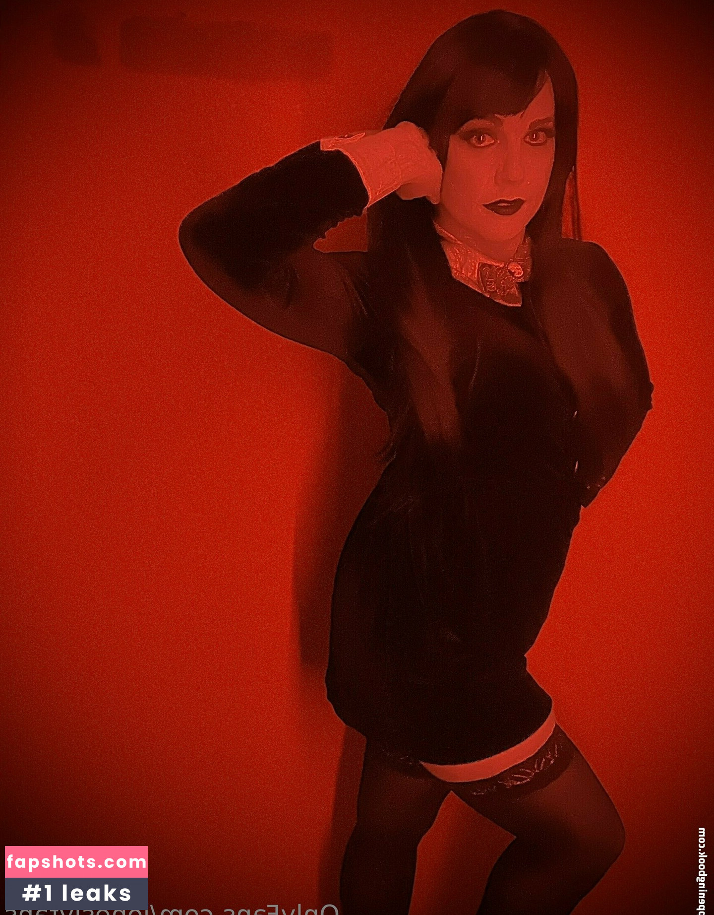 Lindsay Jones gallery photo #23