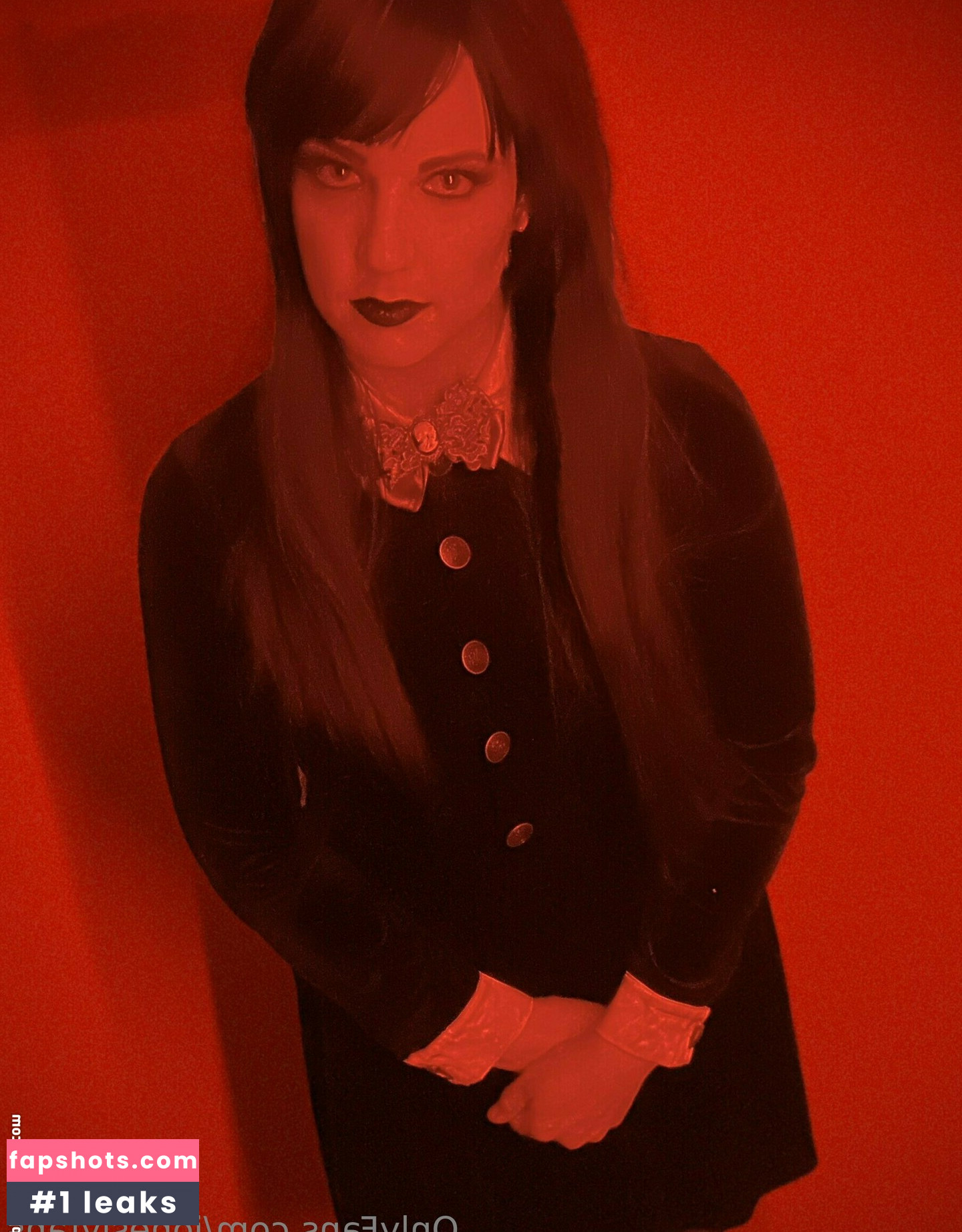 Lindsay Jones gallery photo #29