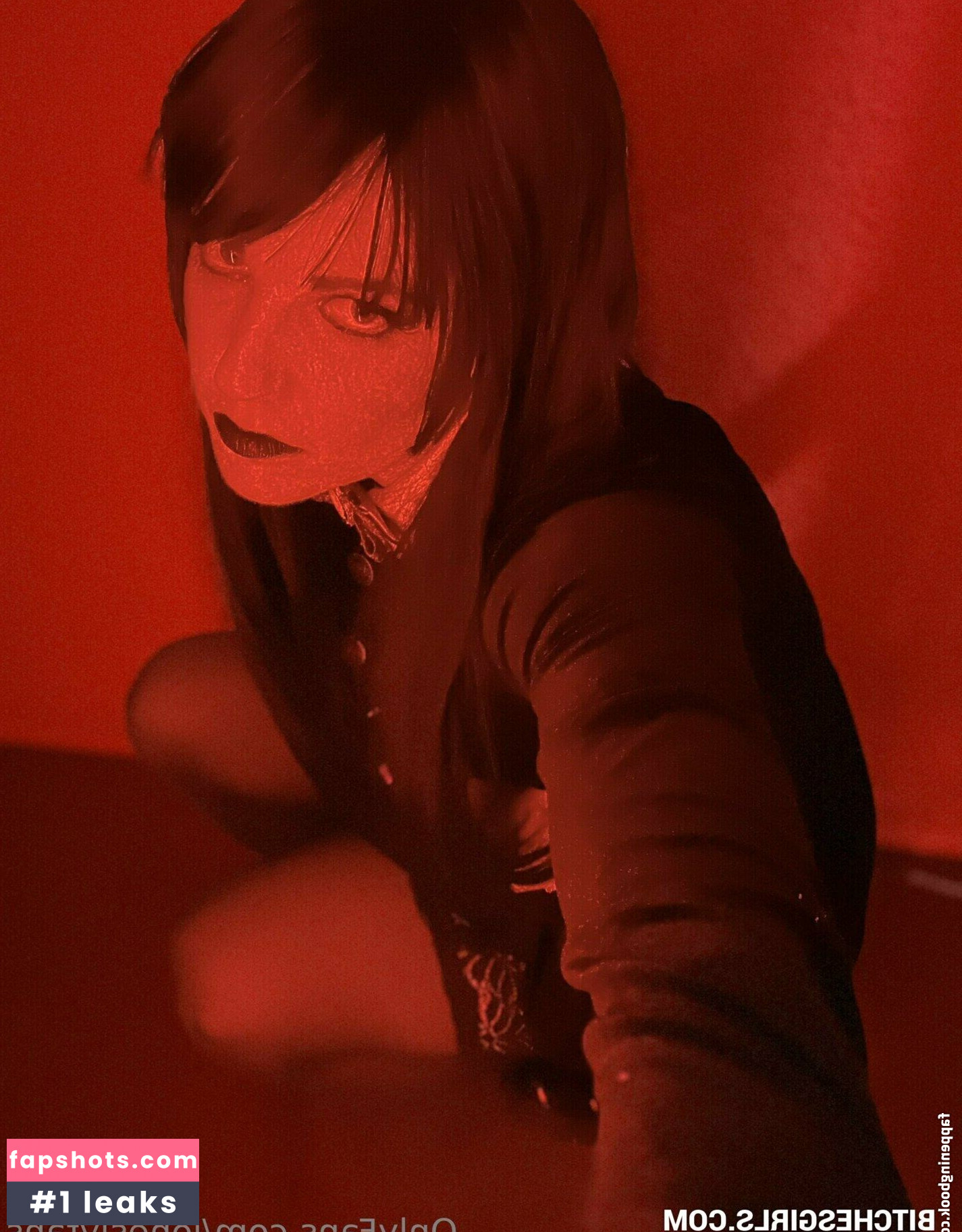 Lindsay Jones gallery photo #4