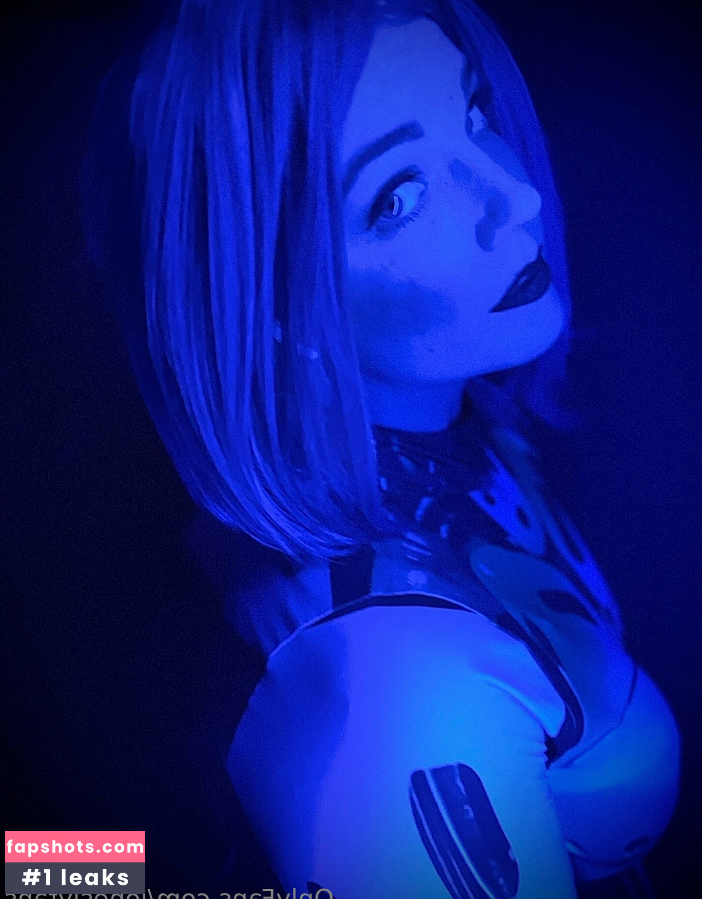 Lindsay Jones gallery photo #32