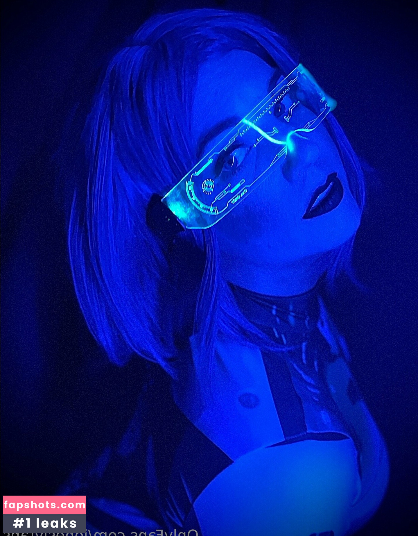 Lindsay Jones gallery photo #35