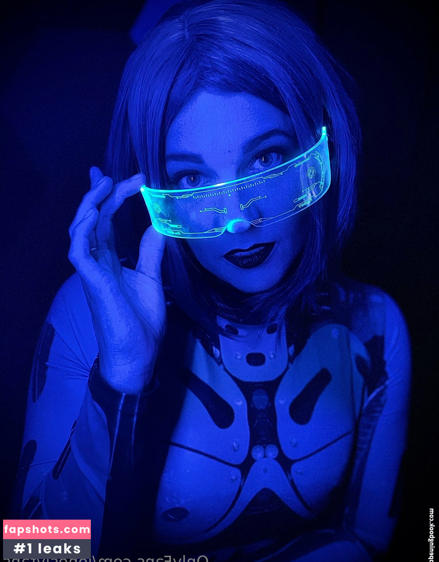 Lindsay Jones gallery photo #37