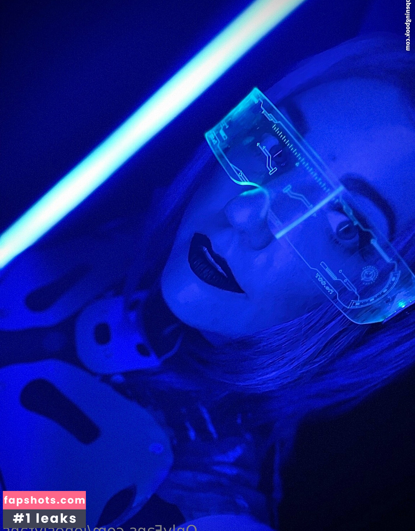 Lindsay Jones gallery photo #39