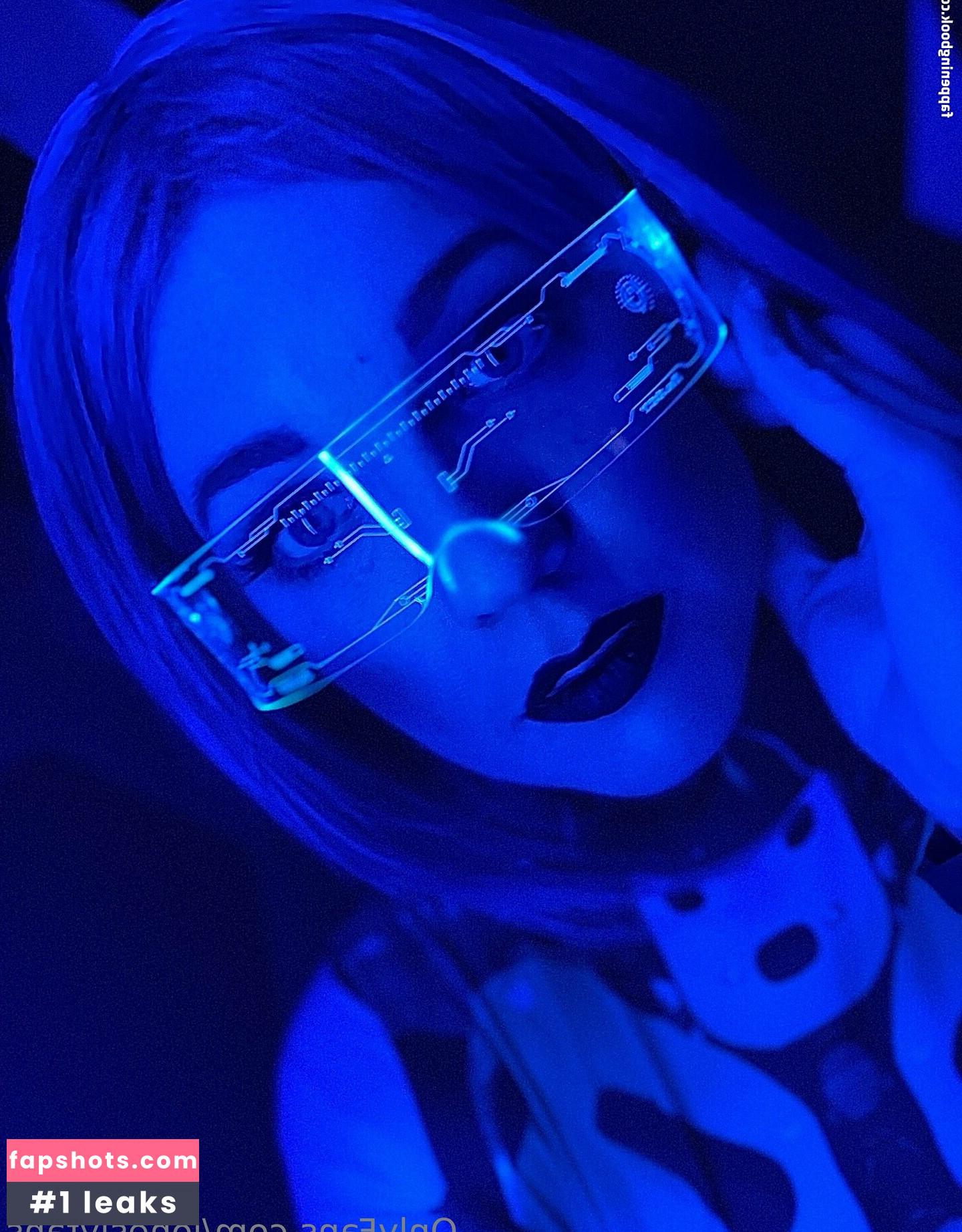 Lindsay Jones gallery photo #45