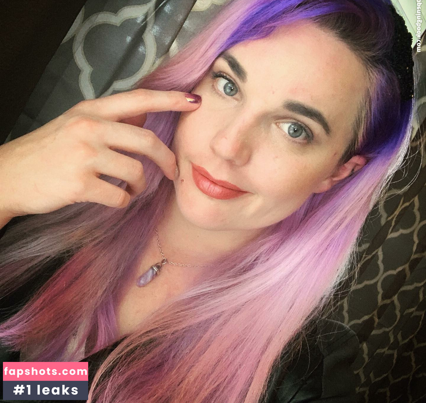 Lindsay Jones gallery photo #50