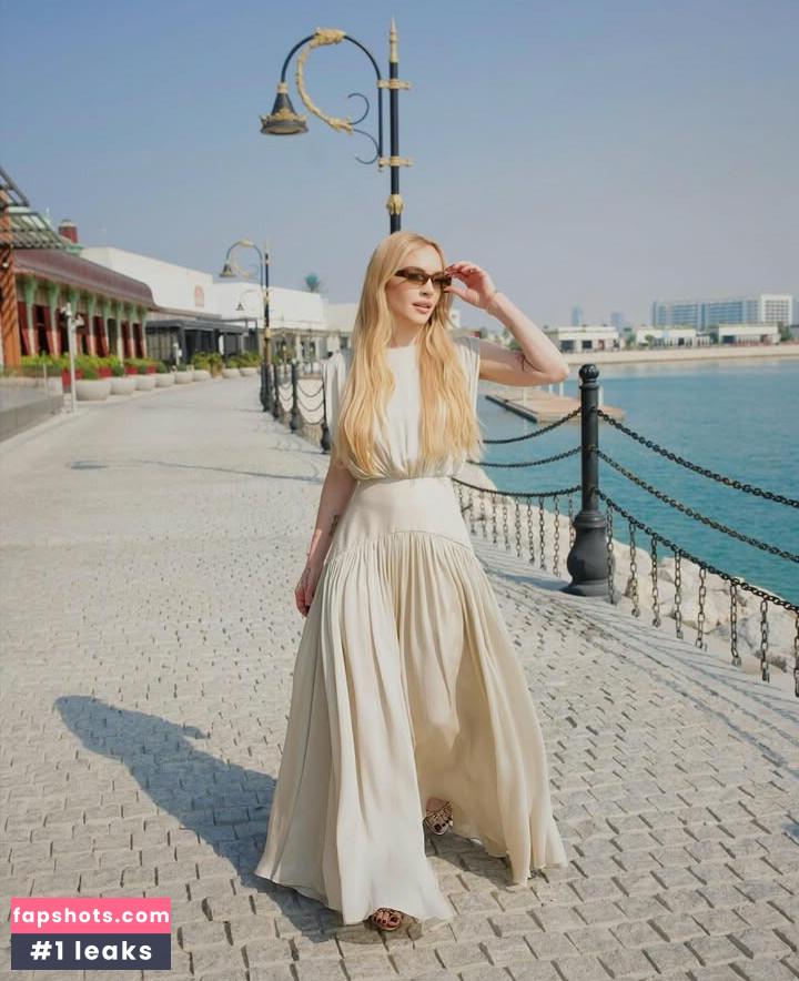 Lindsay Lohan gallery photo #3