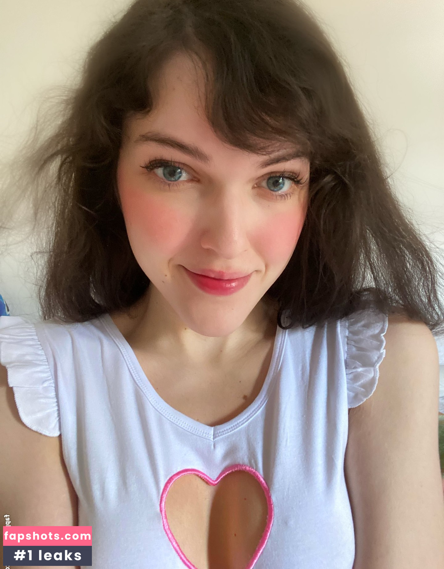 Lindsay Vanilla gallery photo #6