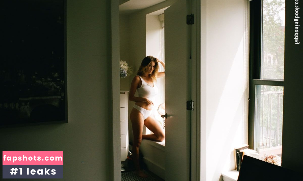 Lindsey Kevitch gallery photo #75