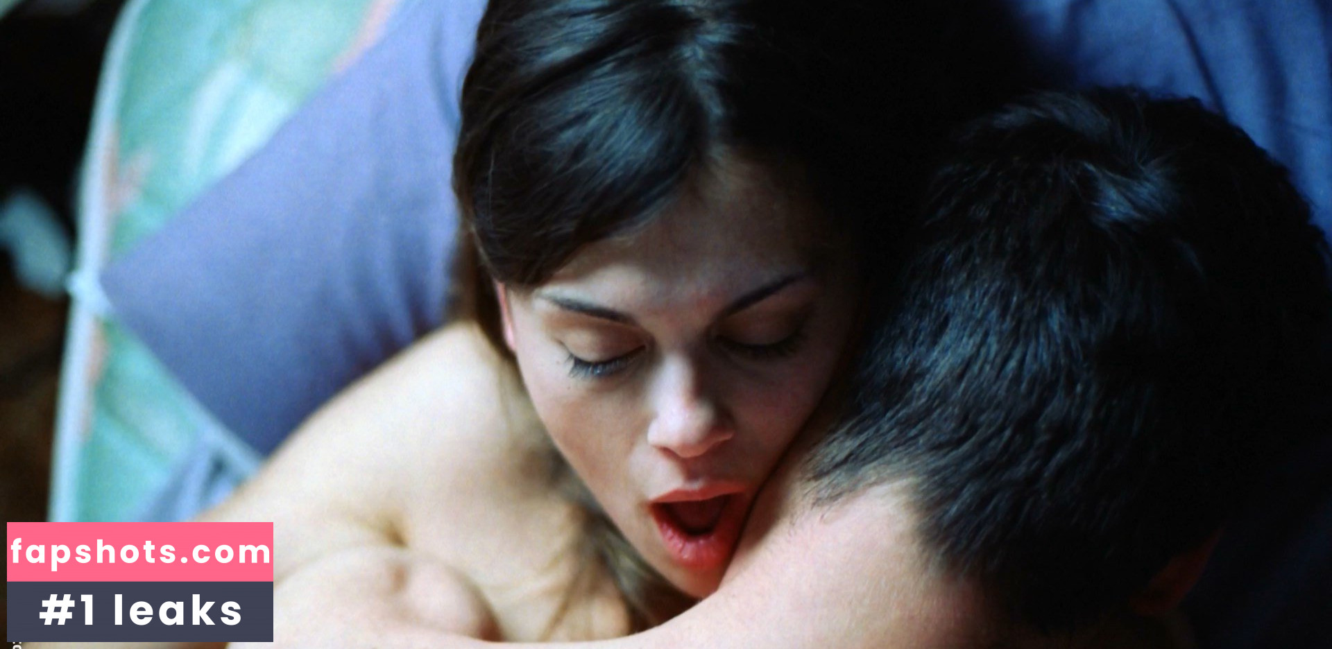 Lindsey Shaw nude babe gallery