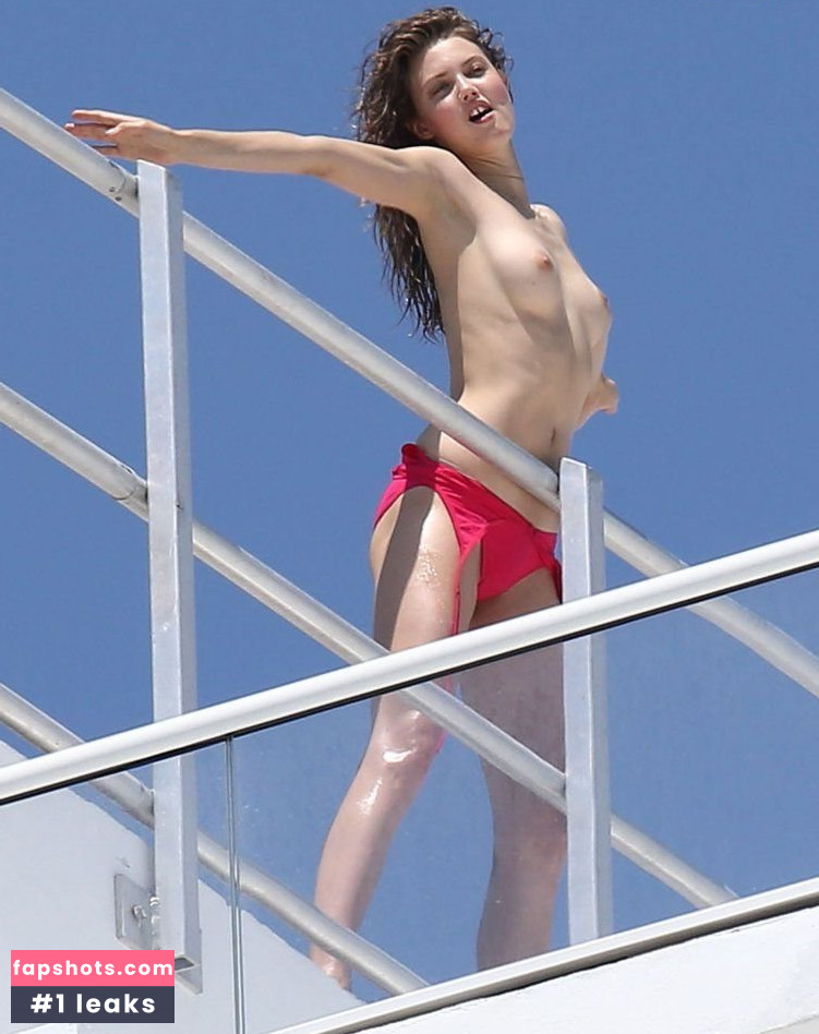 Lindsey Wixson gallery photo #29