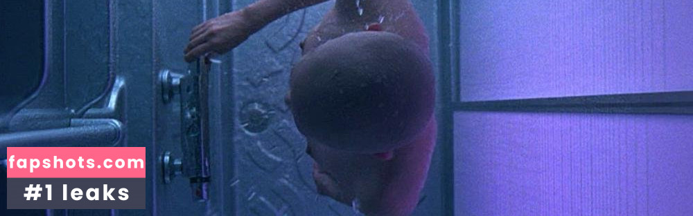 Linh Dan Pham gallery photo #12