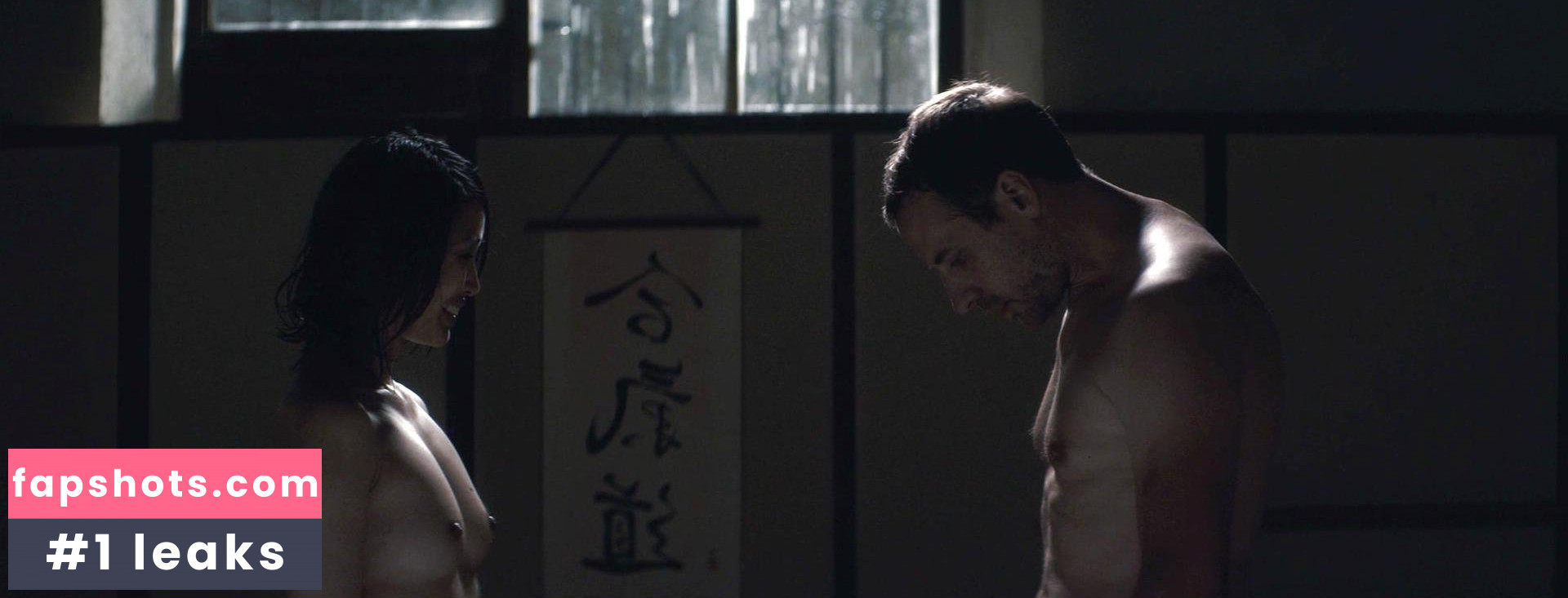 Linh Dan Pham nude babe gallery