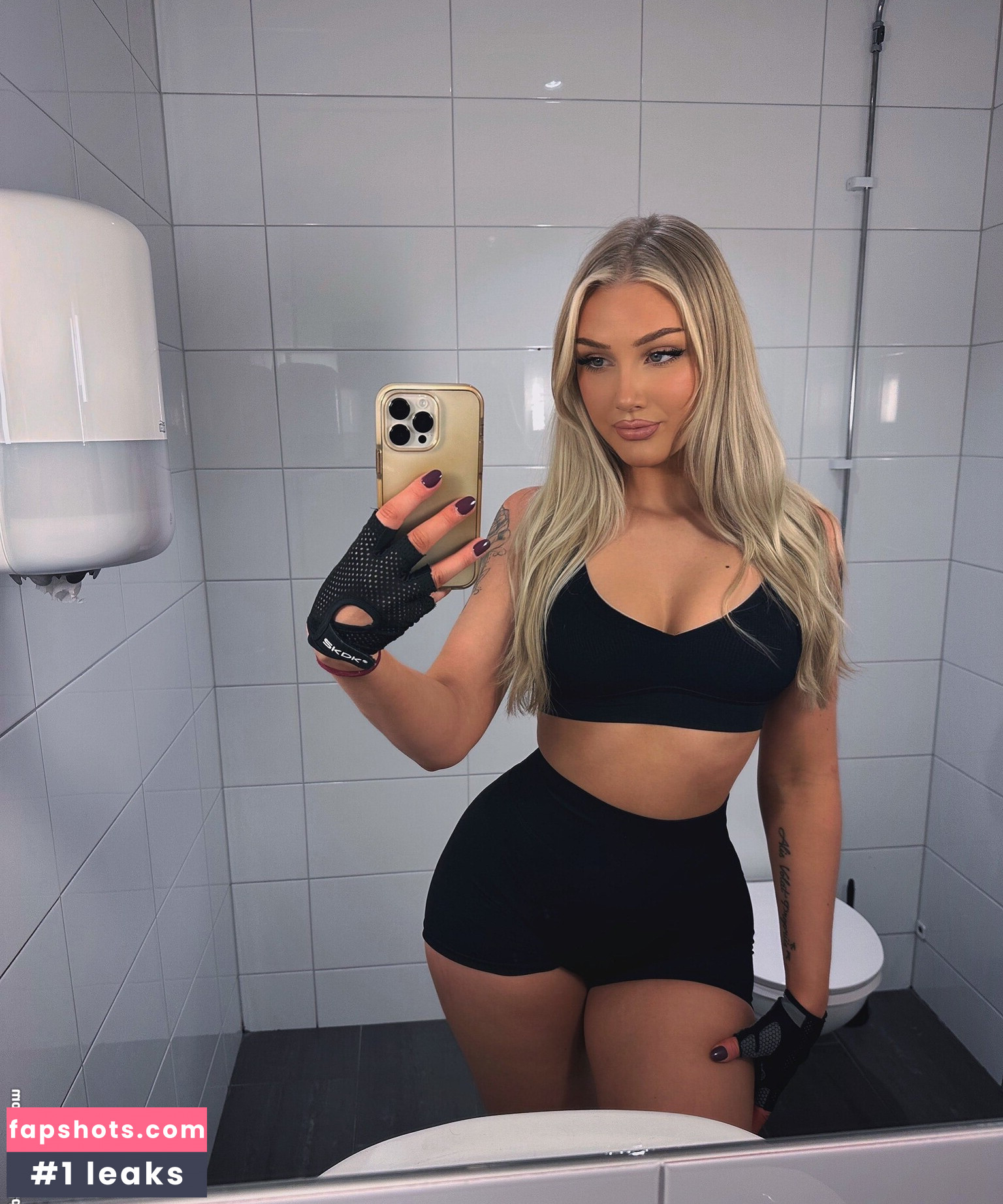 Linny Nova gallery photo #11