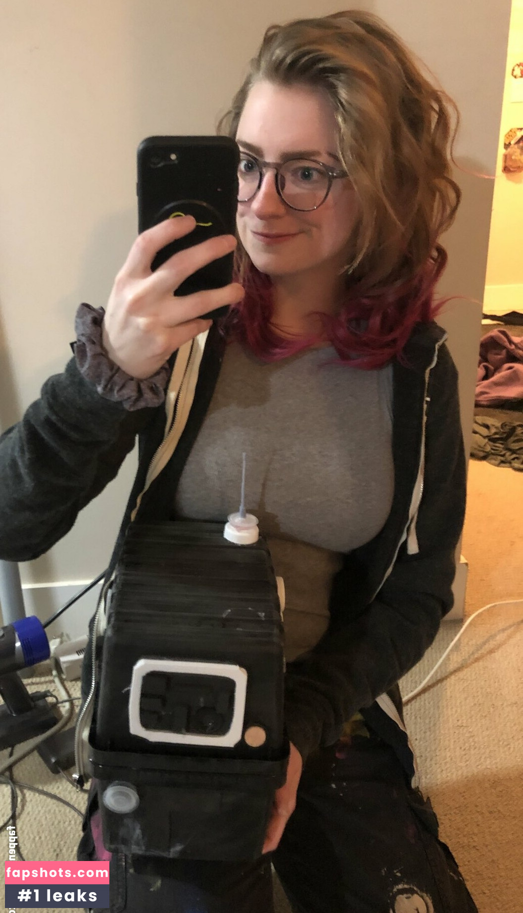 Linus Tech Tips nude babe gallery