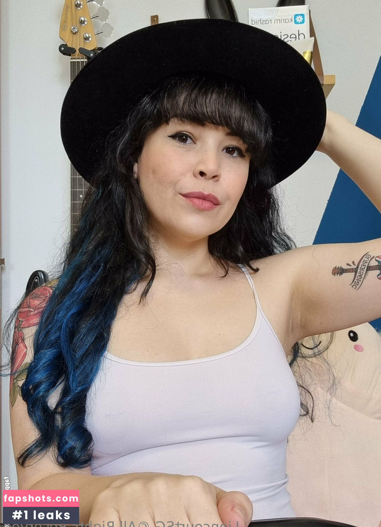 lioncourt4free nude babe gallery