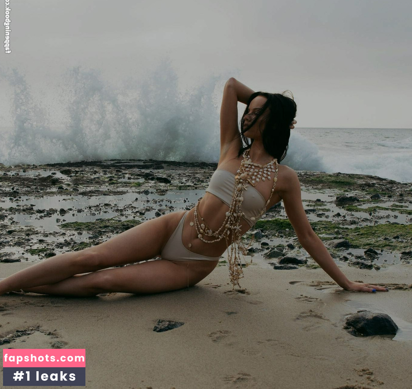 Liora Lapointe gallery photo #4