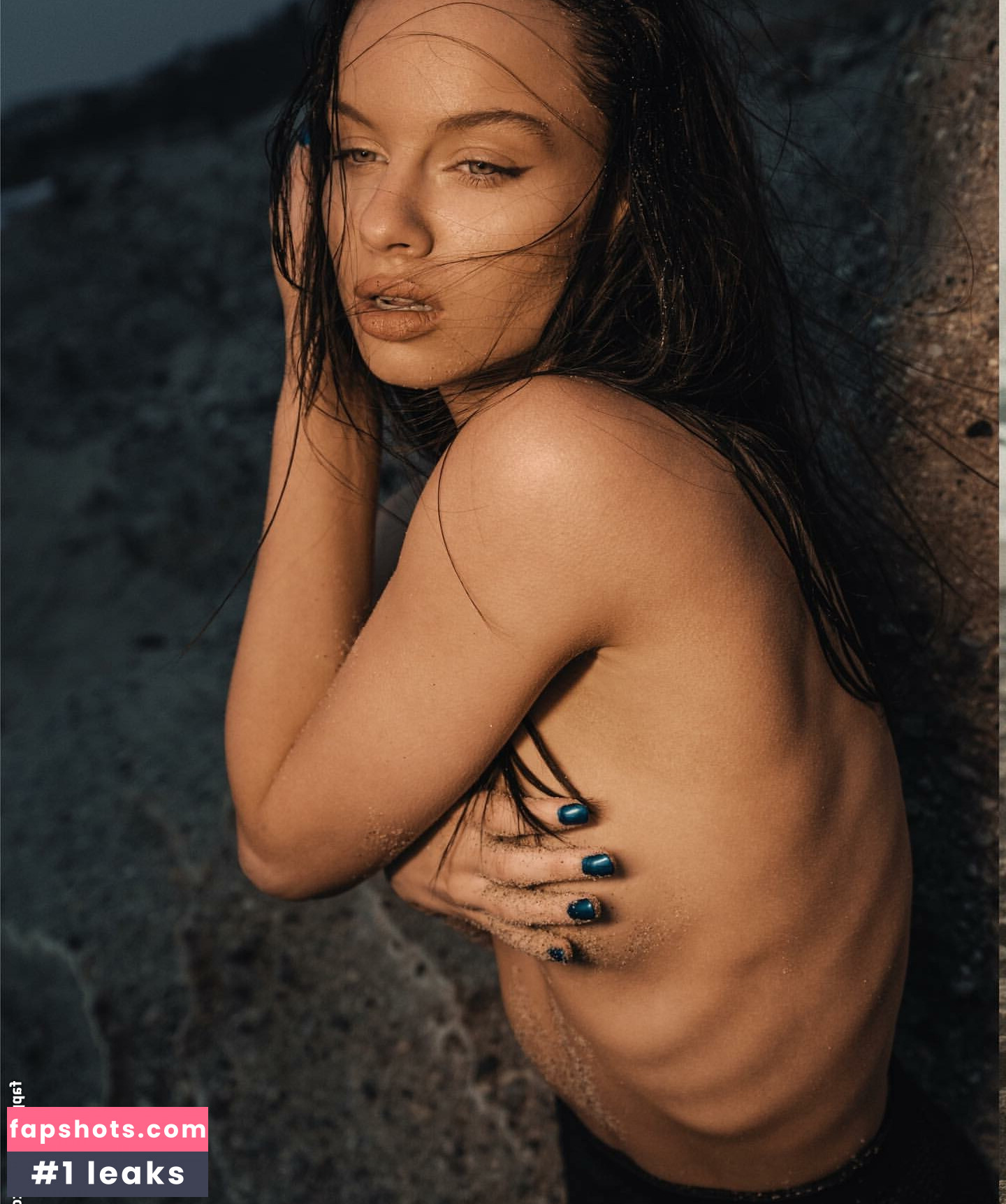 Liora Lapointe gallery photo #7