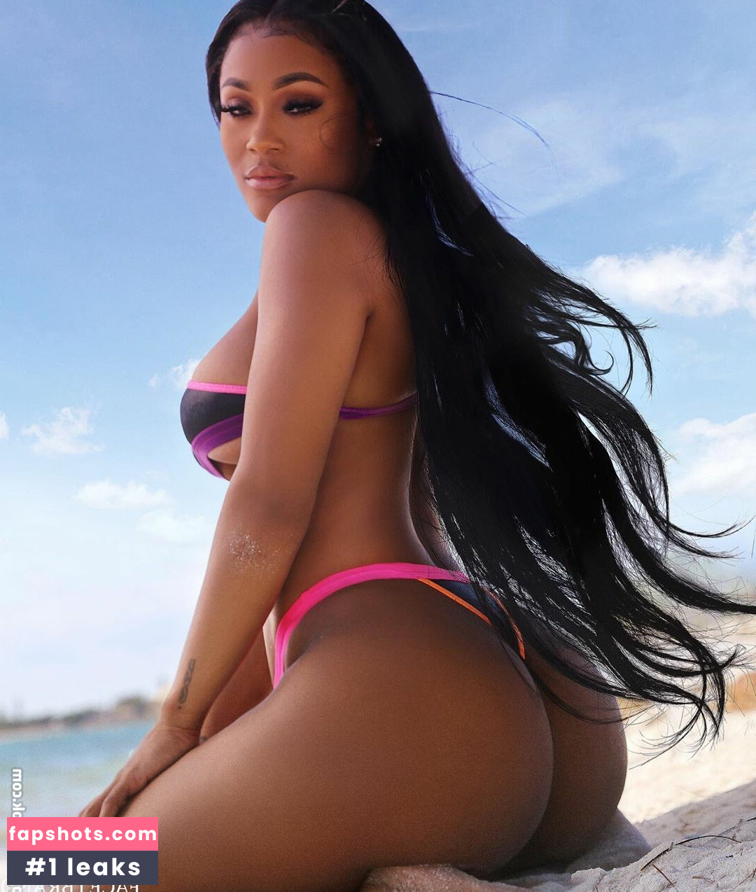 Lira Galore gallery photo #16