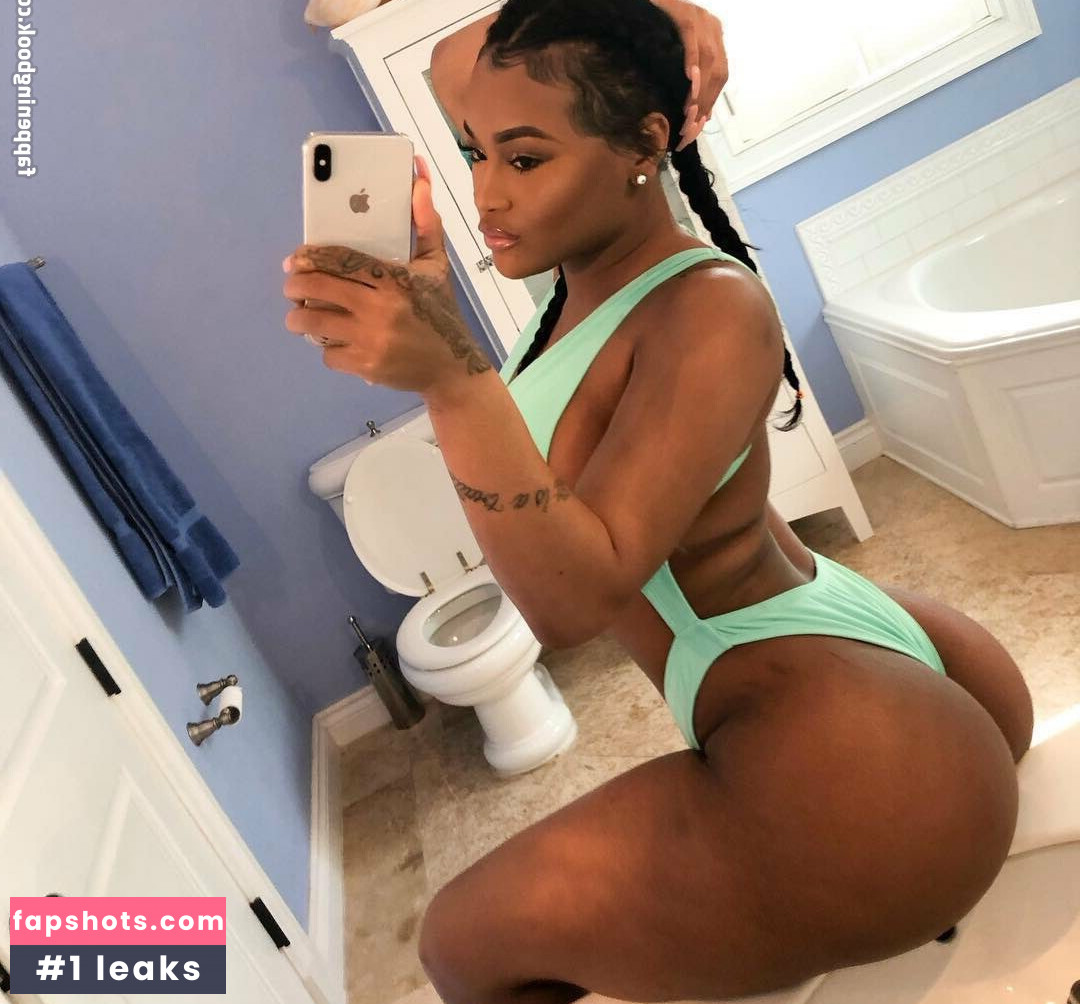 Lira Galore gallery photo #20