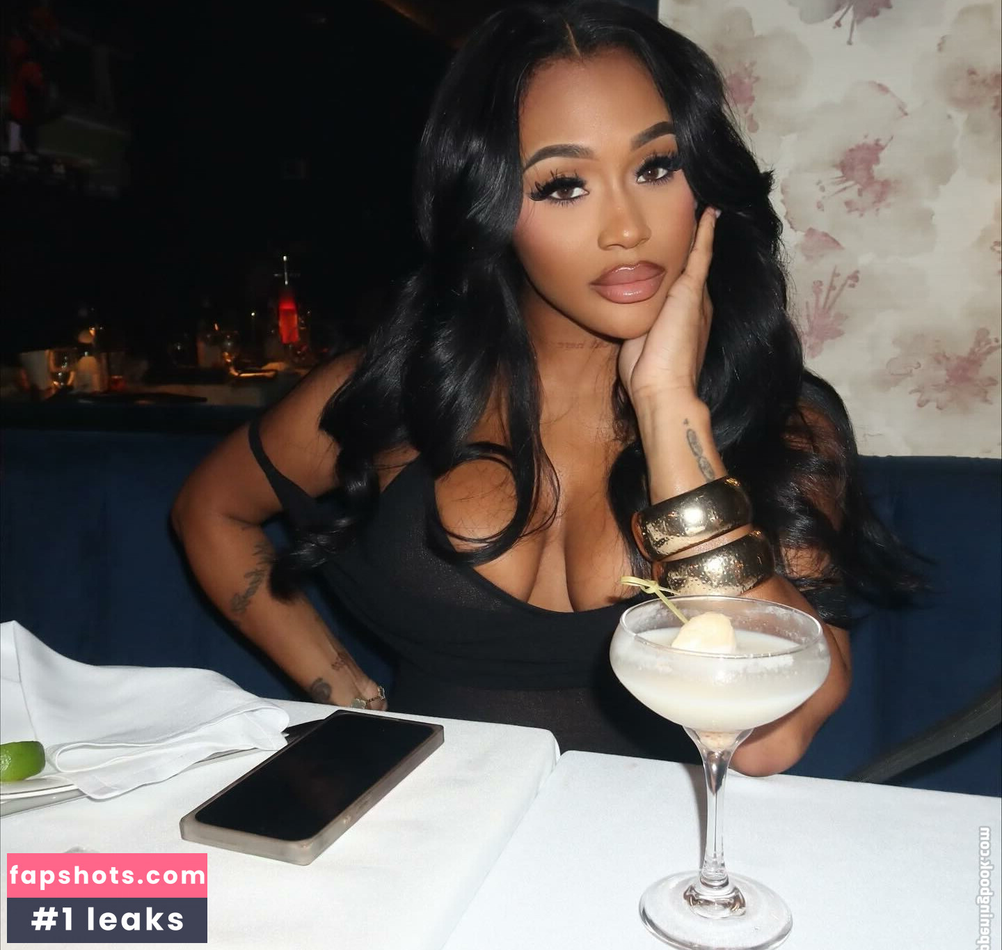 Lira Galore gallery photo #3