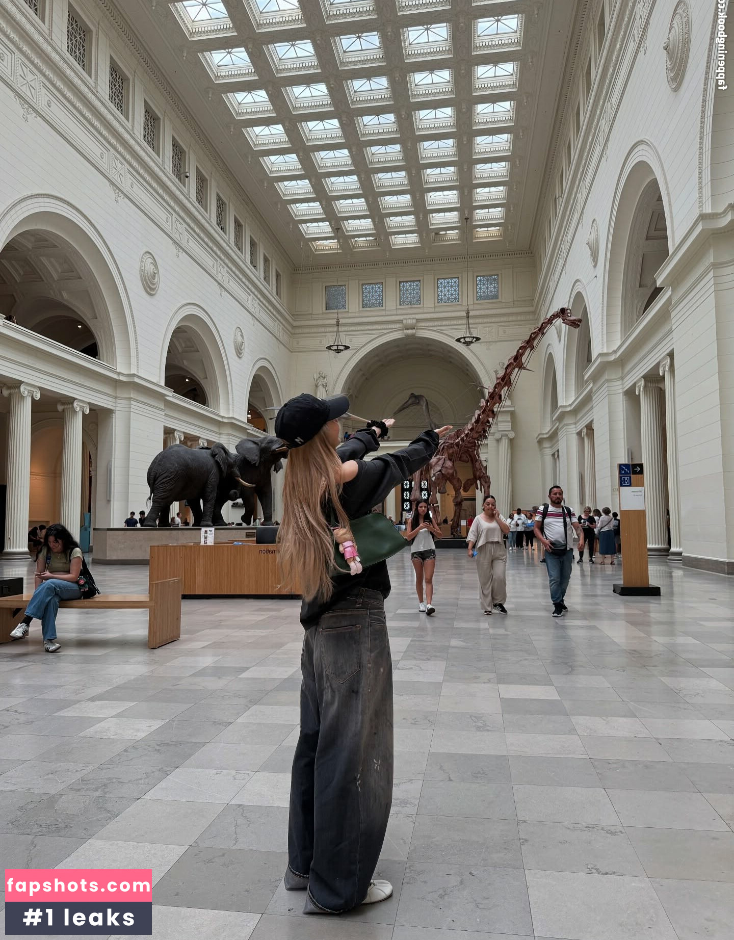 Lisa Blackpink gallery photo #102