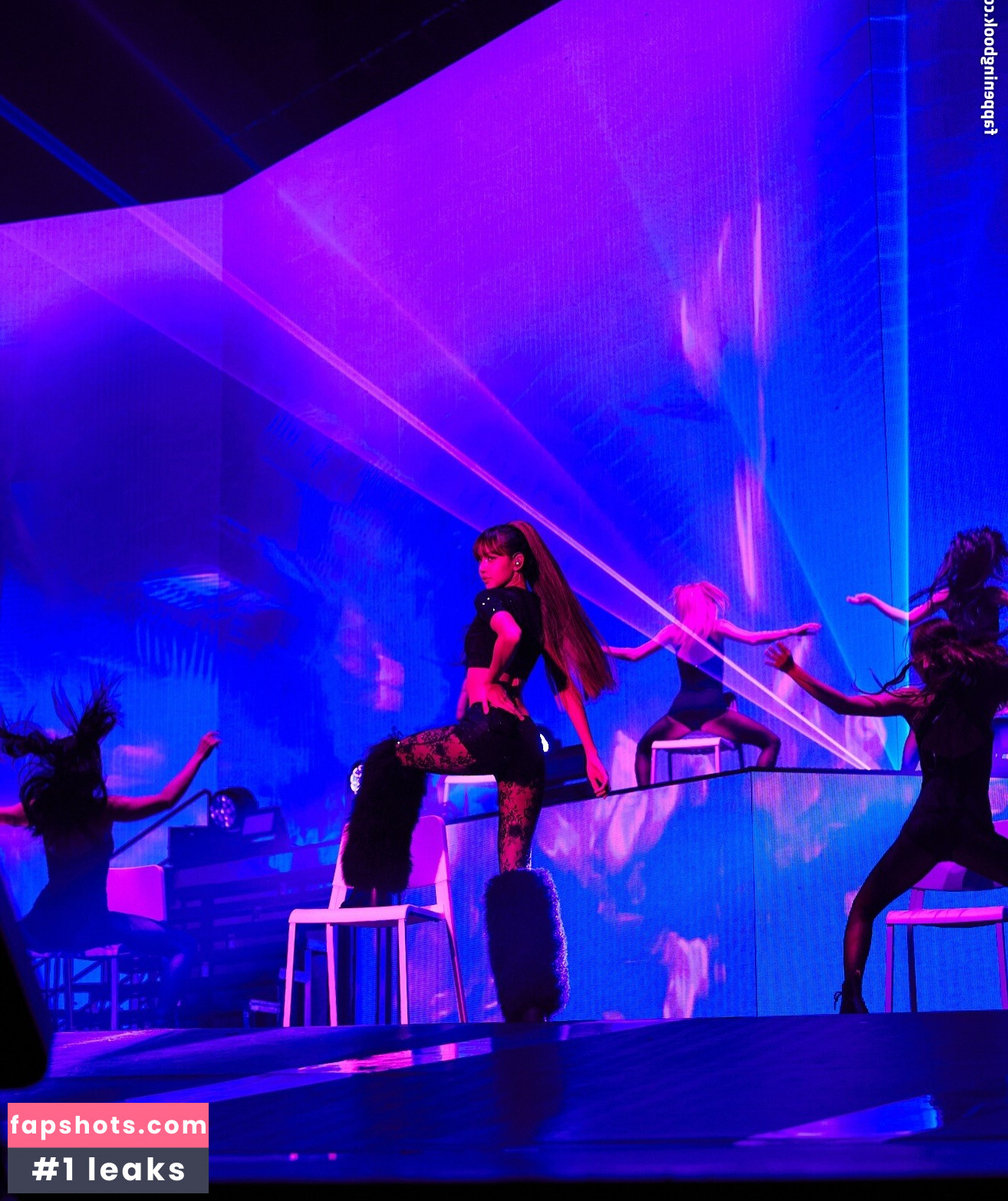 Lisa Blackpink gallery photo #276