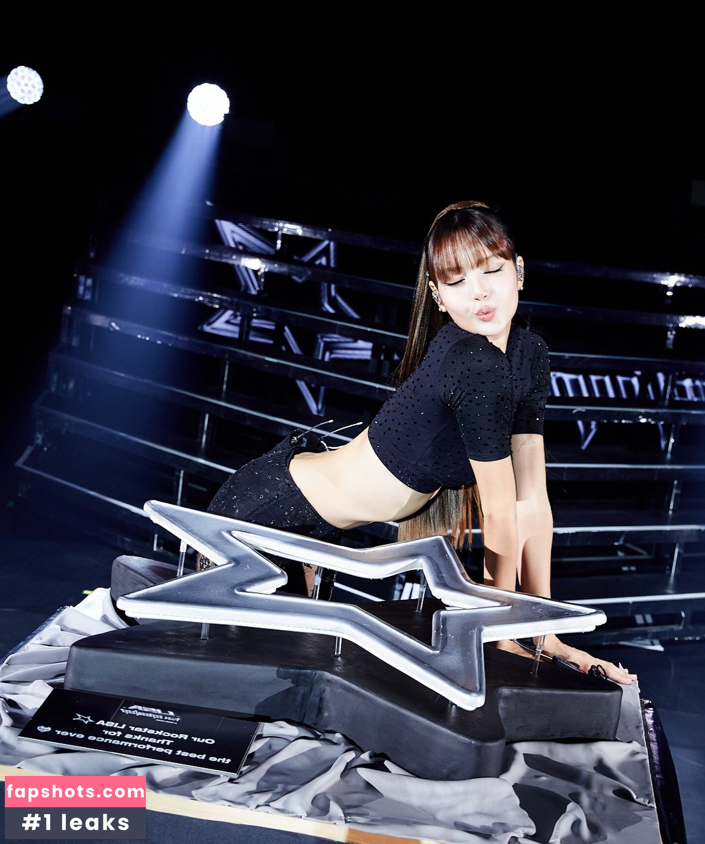 Lisa Blackpink gallery photo #285