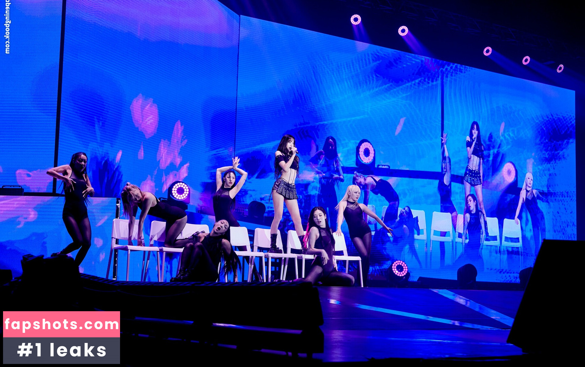 Lisa Blackpink gallery photo #302