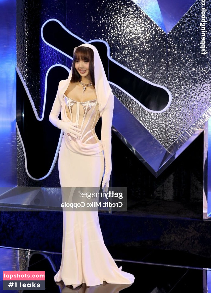 Lisa Blackpink gallery photo #350
