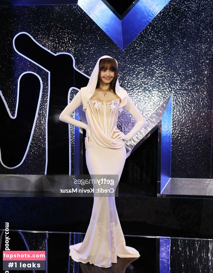 Lisa Blackpink gallery photo #359