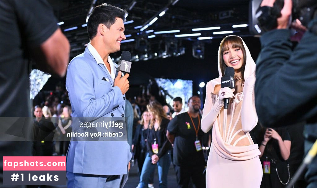 Lisa Blackpink gallery photo #365