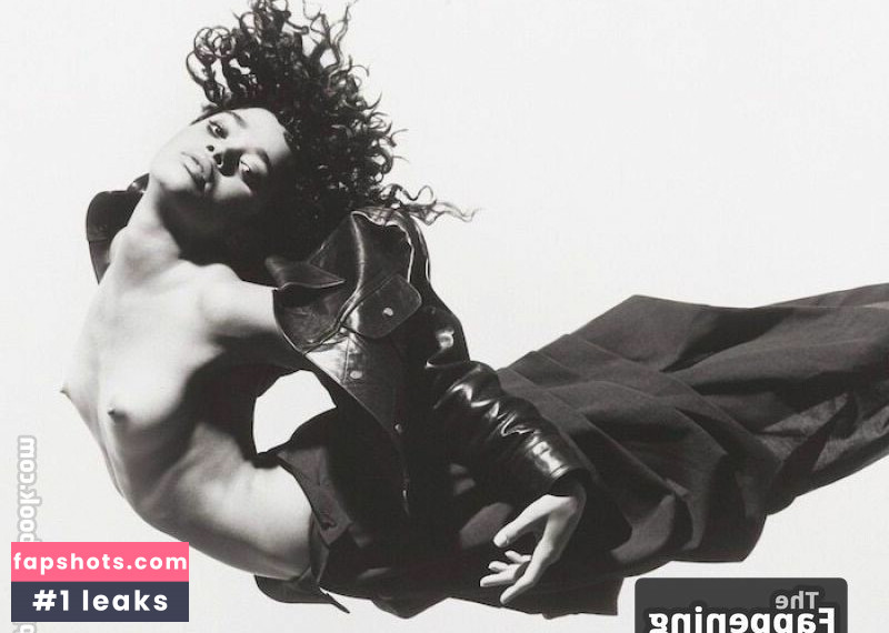 Lisa Bonet nude babe gallery