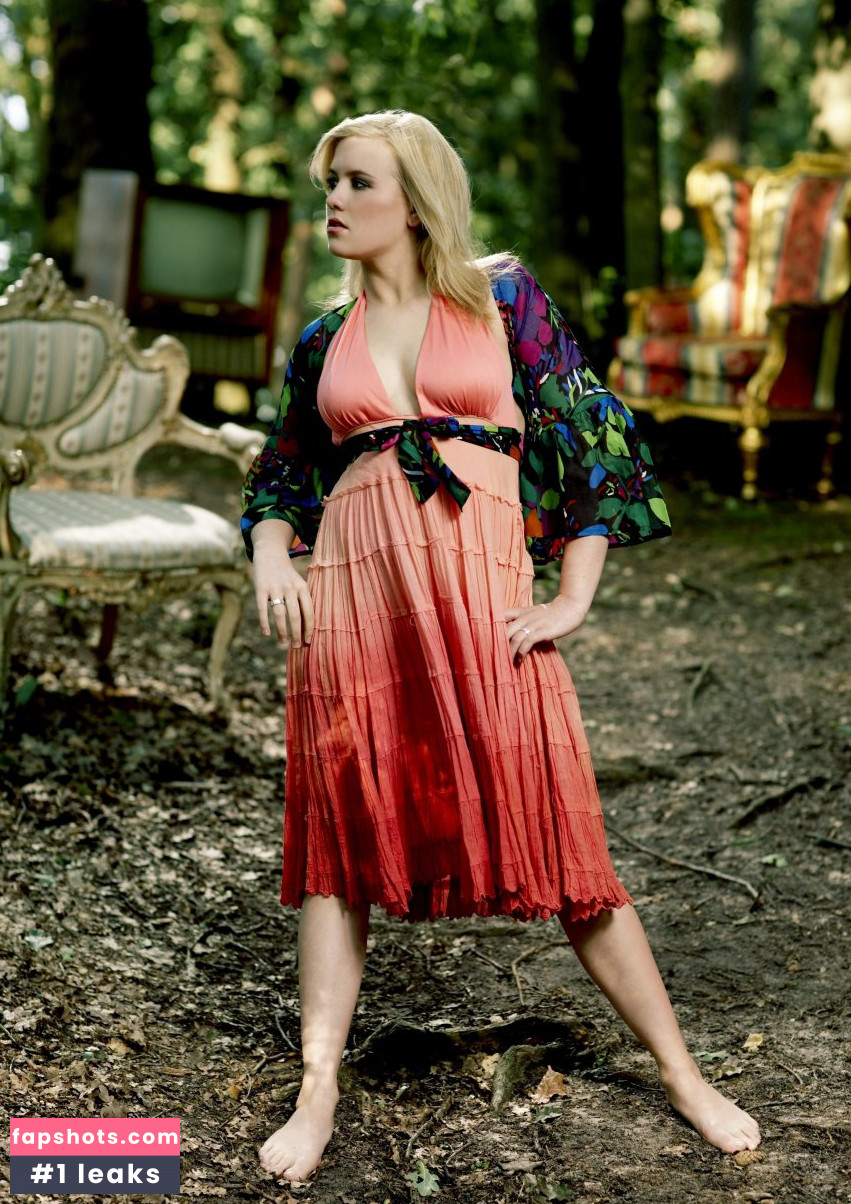 Lisa Bund gallery photo #31