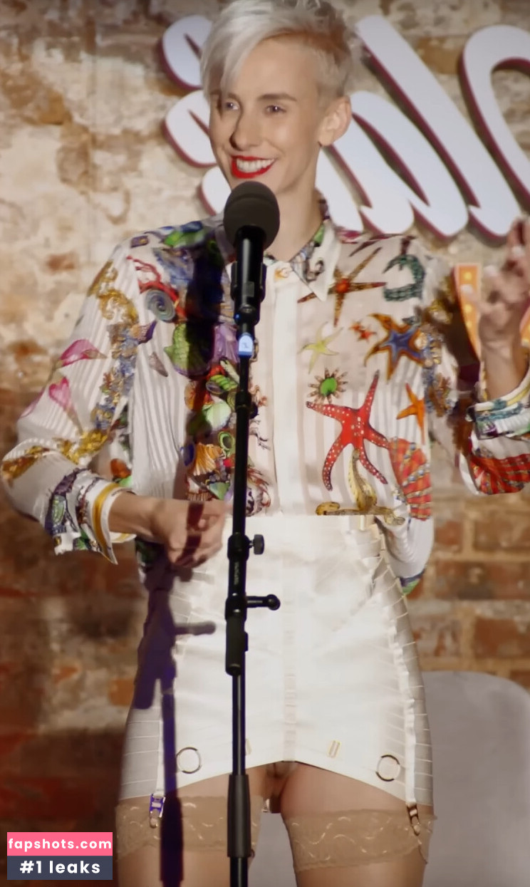 Lisa Eckhart gallery photo #16