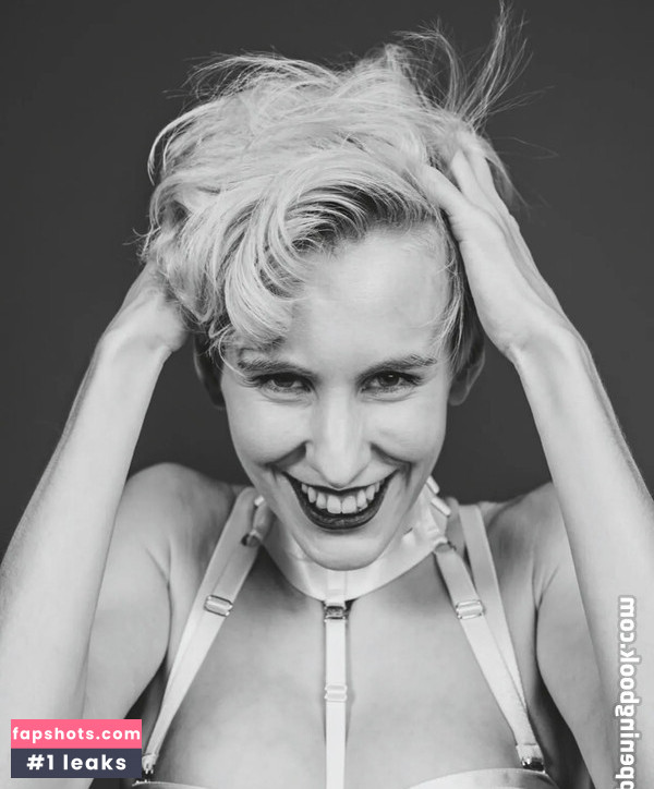 Lisa Eckhart gallery photo #17