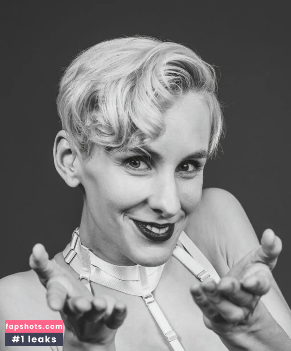 Lisa Eckhart gallery photo #21