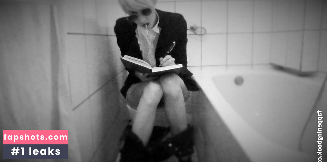 Lisa Eckhart gallery photo #23