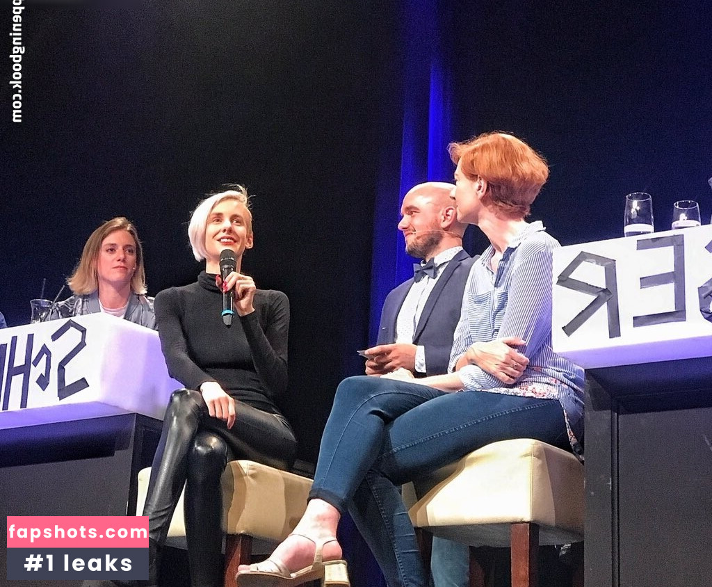 Lisa Eckhart gallery photo #24